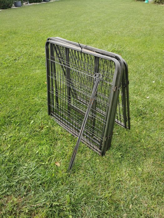Vând țarc pentru câini PawHut, cu 8 panouri modulabile și ușă de acces.