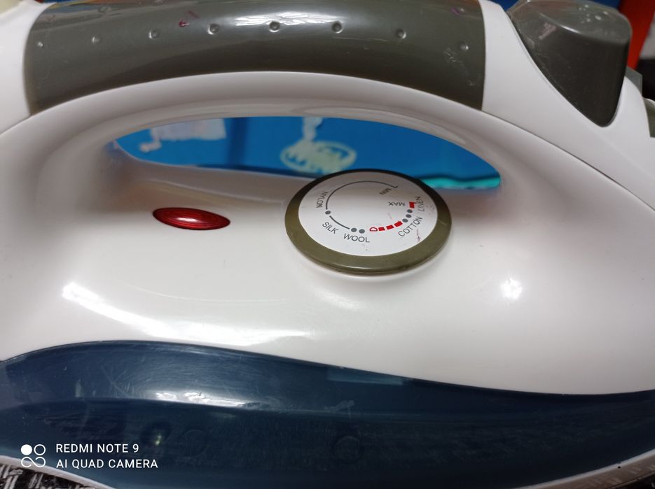 Продам отличный утюг binatone