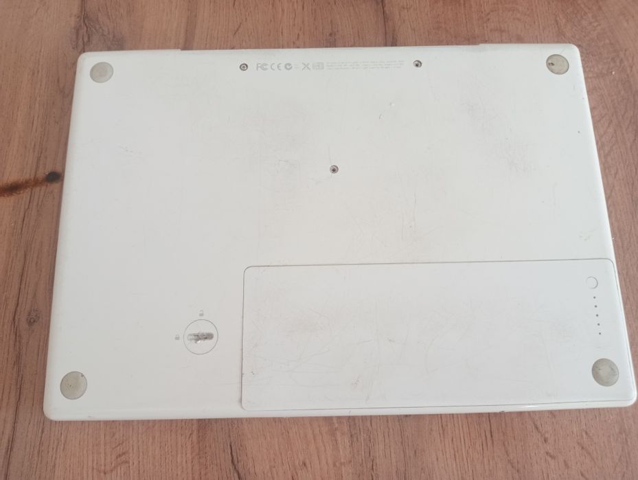 Mackbook A1181 в хорошем состоянии