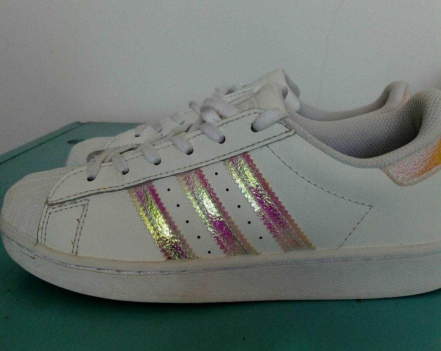 Adidas Superstar и Adidas Bubble Сomfy: оригинални маратонки!