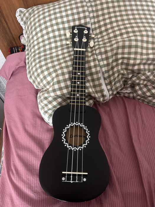 Продам укулеле инструмент