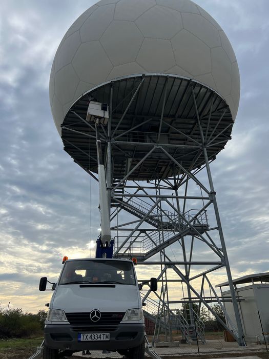 Рязане на опасни дървета и клони. Услуги със самосвал и дробилка .