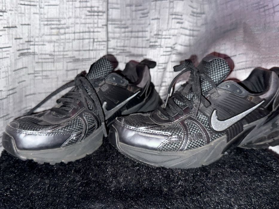Продавам NIKE V2K RUN