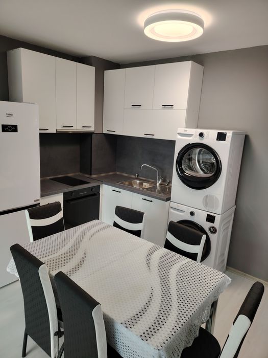 Изцяло обзаведен двустаен апартамент