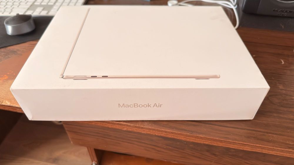 MacBook Air 13" M3 (2024) — 8GB / 256GB