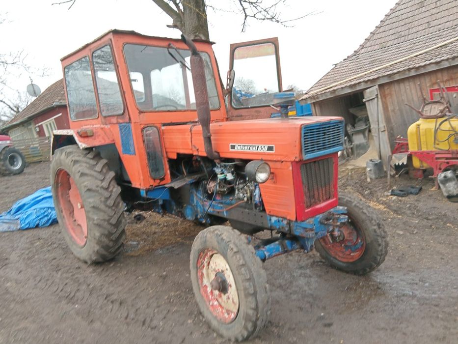 Tractor U650  cu încărcător frontal