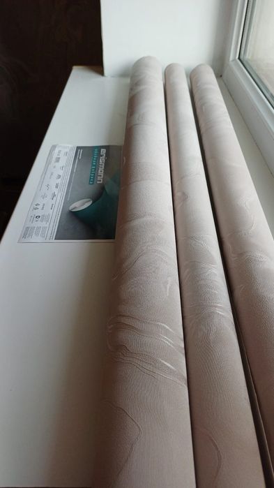 Качественные обои, остатки после ремонта