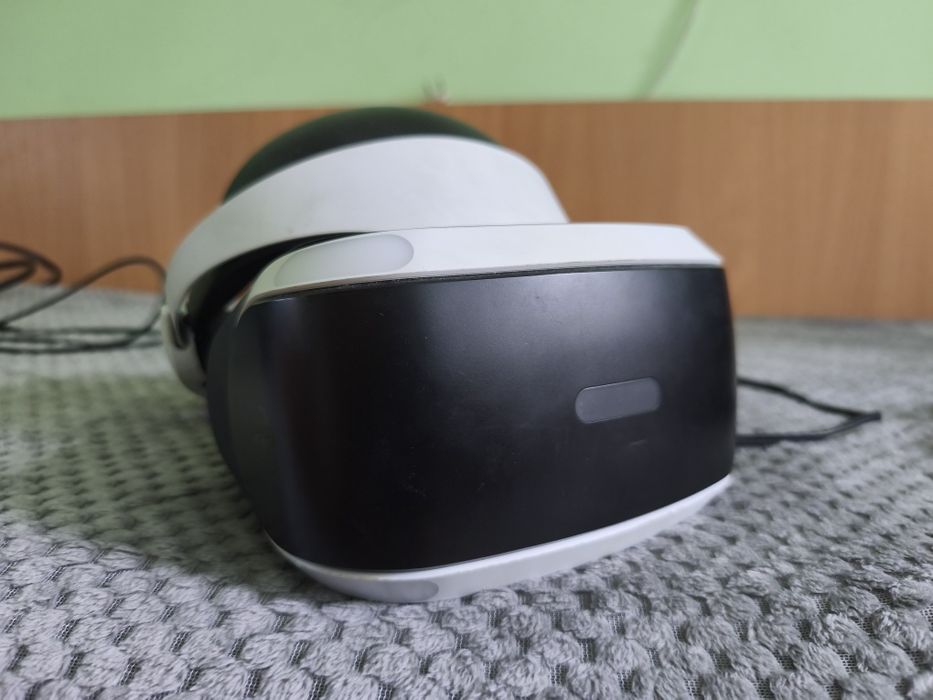 VR очила за PlayStation 4 + игра five nights at Freddy's Help wanted