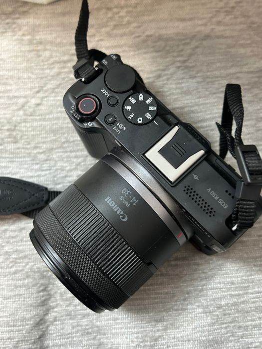 СРОЧНО! Продаю камеру Canon EOS R50 V Kit