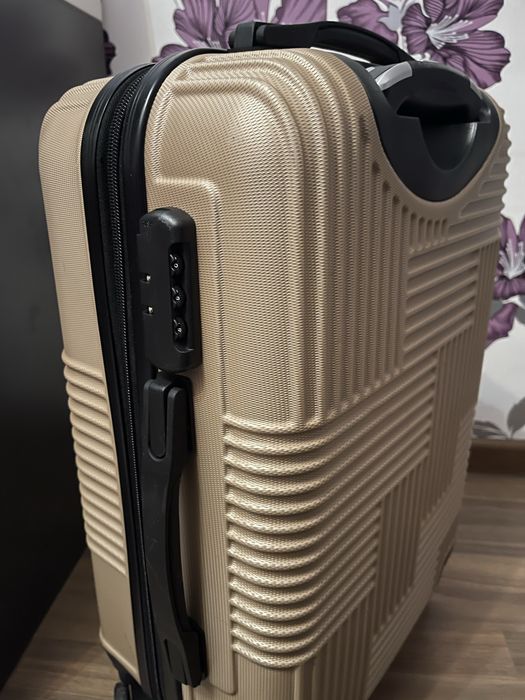 Малък куфар за ръчен багаж