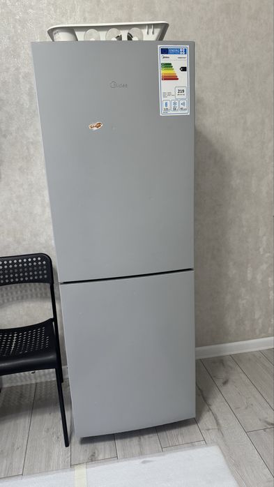 Продам холодильник Midea