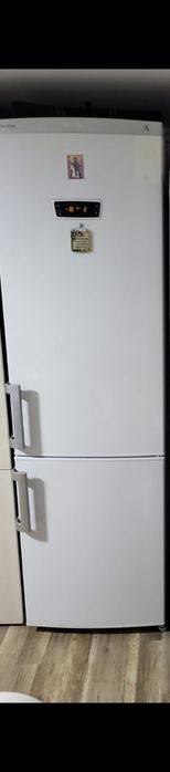Frigider cu congelator artic cel alb din poza. funcțional.