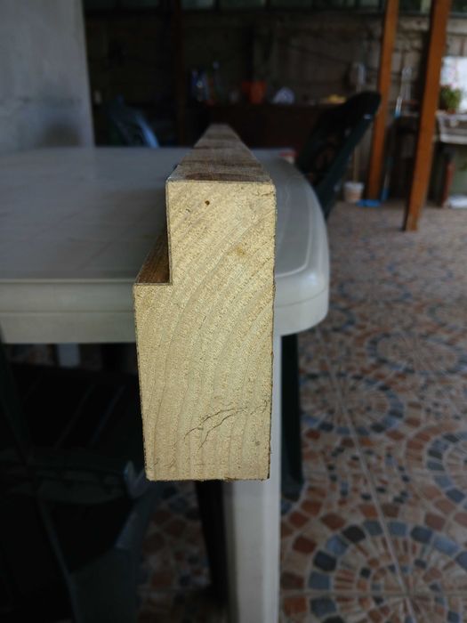 Praguri usa de vanzare din lemn funiruit.