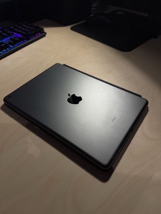 Ipad 10.2,  Gen 9 (2022) - ca nou + Husa-Tastatura Apple