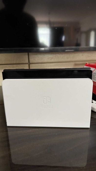 Nintendo Switch OLED (белый) — идеальное состояние