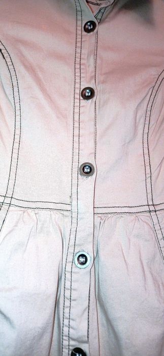 Rochie retro midi bej cu mâneci scurte și nasturi metalici