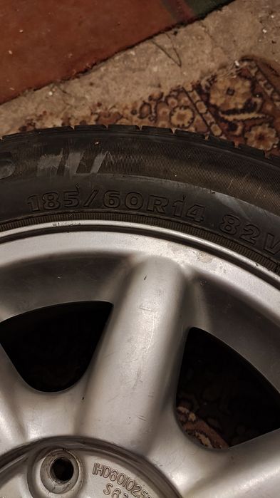 Продам литой диск R14 с резиной