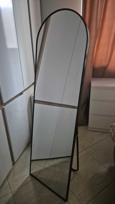 Голямо огледало със стойка