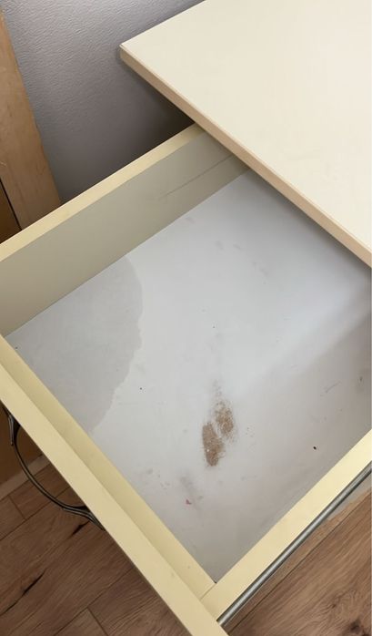 Продается стол в отличном состояний