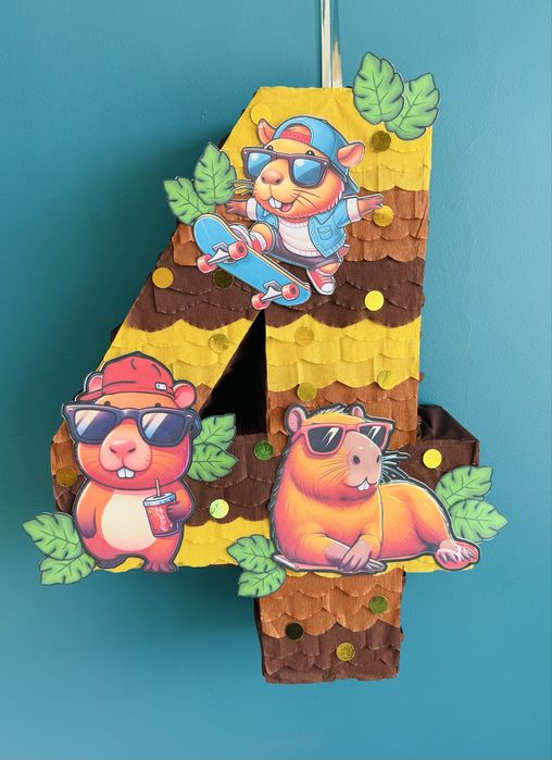 Капибара пинята с капибари