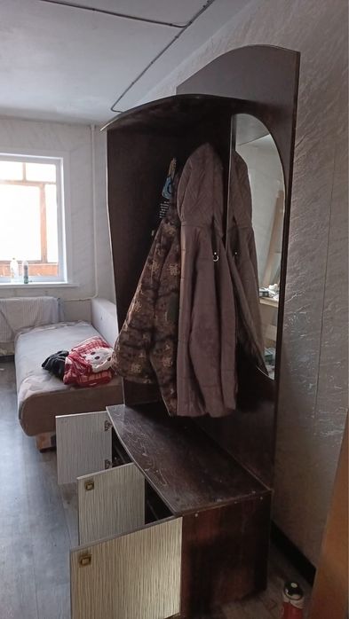 Продам шкаф в прихожую