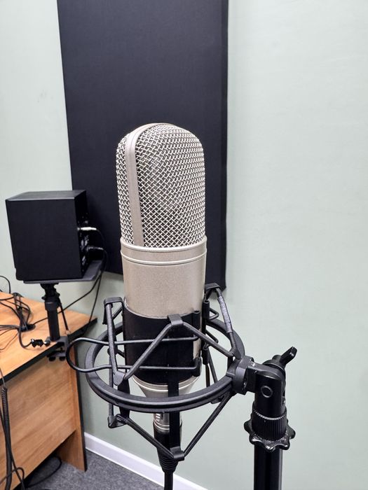 Студийный микфрофон Behringer B1