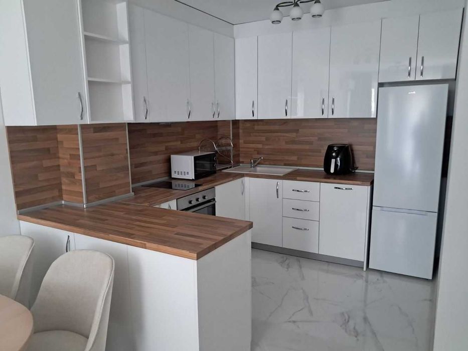 Дава се под наем Двустаен апартамент в Варна, Цветен квартал - 65 кв.м за 448.8 € - Снимка #1