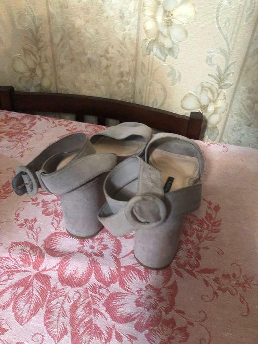 Босоножки б/у 37 размера