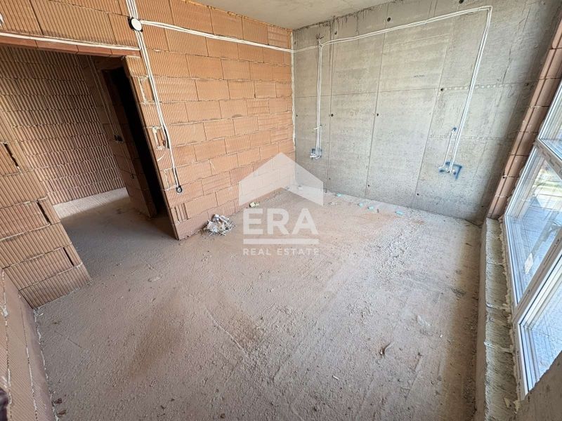 Продава се Двустаен апартамент в Варна, Възраждане 2 - 62 кв.м за 2000 €/кв.м - Снимка #6