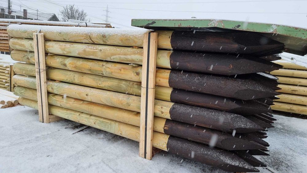 Tutori din lemn rotund ascutiti si tratati