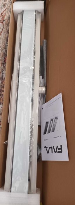 Линеен сифон бяло стъкло 80 см.