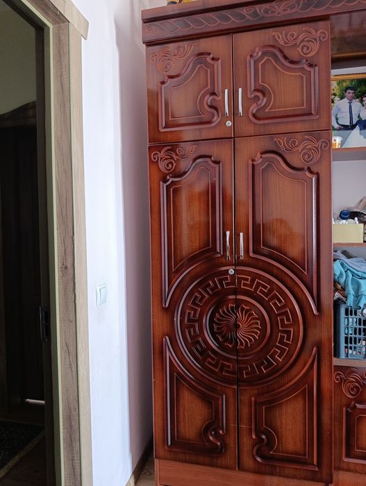 Katta o‘yma naqshli klassik mebel shkaf zo‘r holatda sotiladi arzon!!!