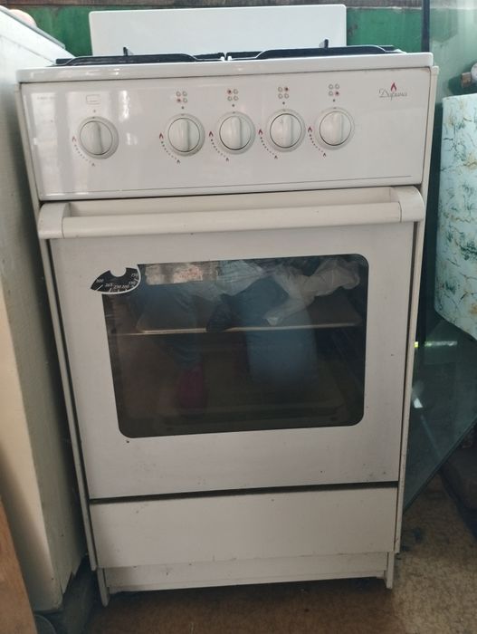 Продам газовую плиту 40000