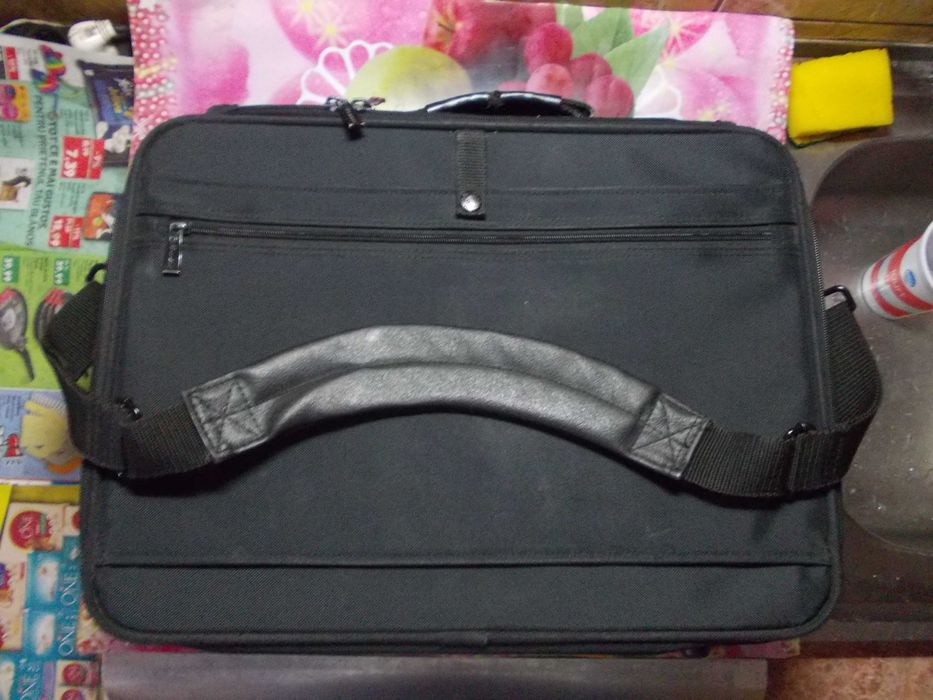 Monitoare ,Cooler pc,boxe Pc,si cabluri aferente ptr. monitoare si Pc