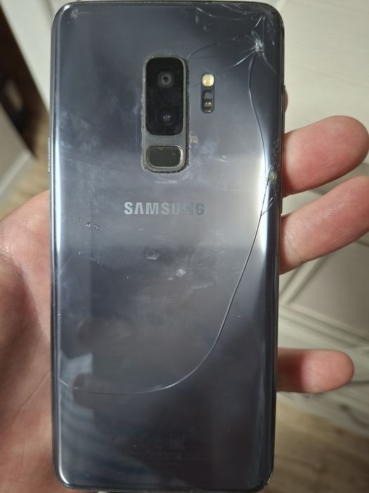 Телефон Samsung s9+