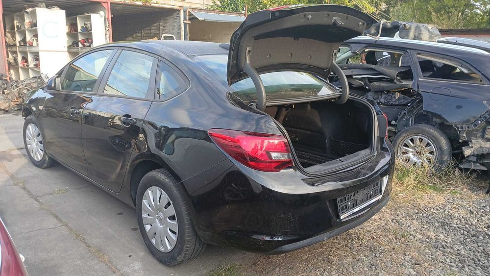 Dezmembrez Opel Astra J 1.6 Benzina Din 2018 - B16XER