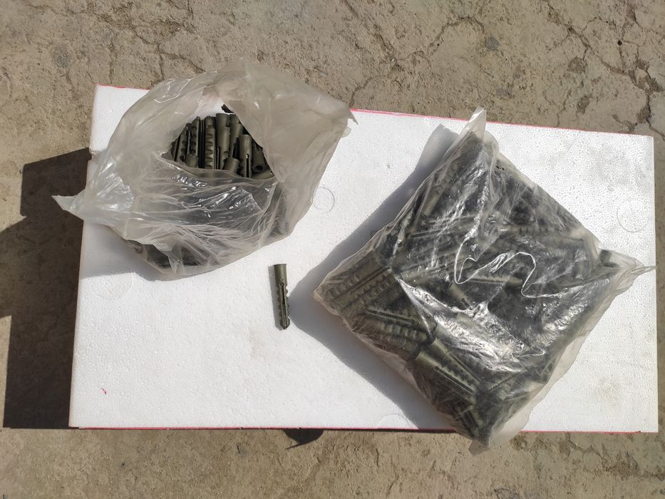 Продам дюпель пластмассовый