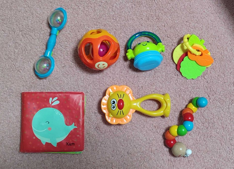 Играчки, дрънкалки, гризалки, шумящи, със звук, плюшени