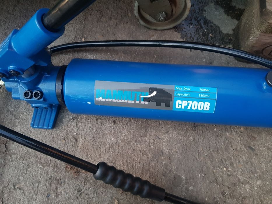 pompa hidraulica cilindrii hidraulici presa tone cric ridicare utilaje