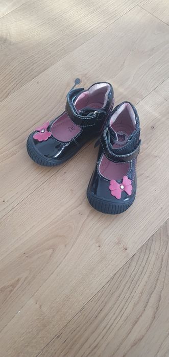 Pantofiori fetite