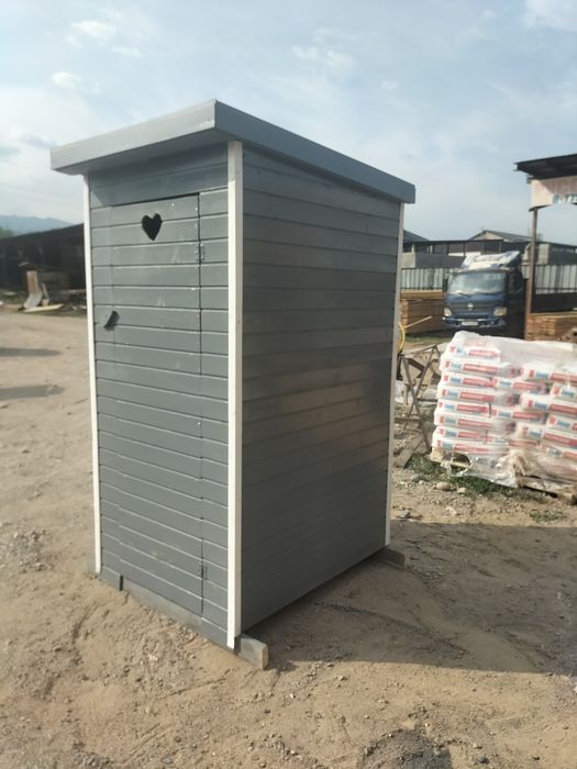 Уличные туалет дом и дача