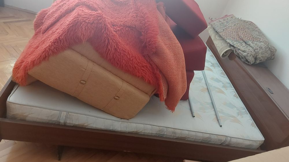 Стара спалня плюс 2 нощни шкафчета