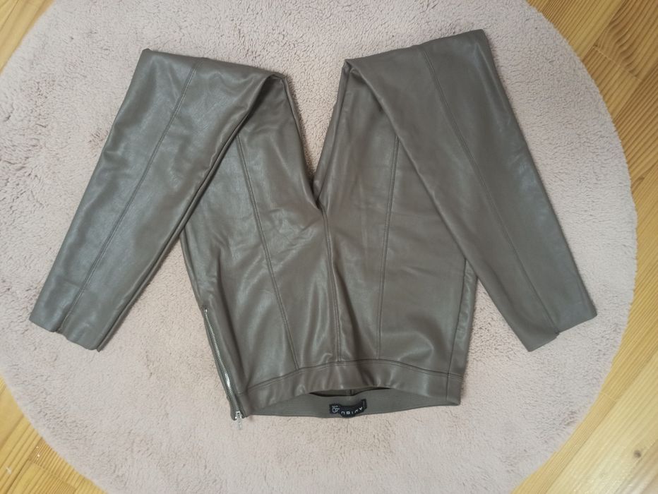 Pantaloni piele M