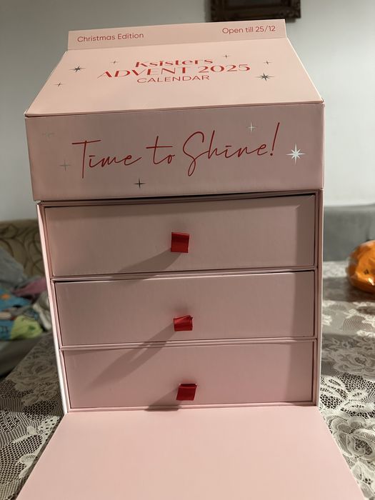 Адвент календар 200лв чисто нов