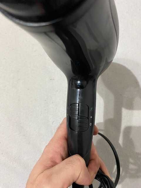 Uscător de păr Remington D3010 – ca nou