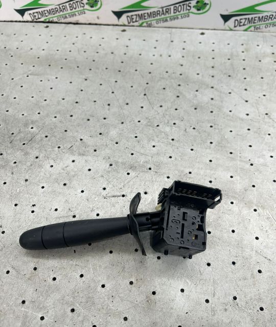 Maneta stergatoare parbriz Dacia Logan prima generatie