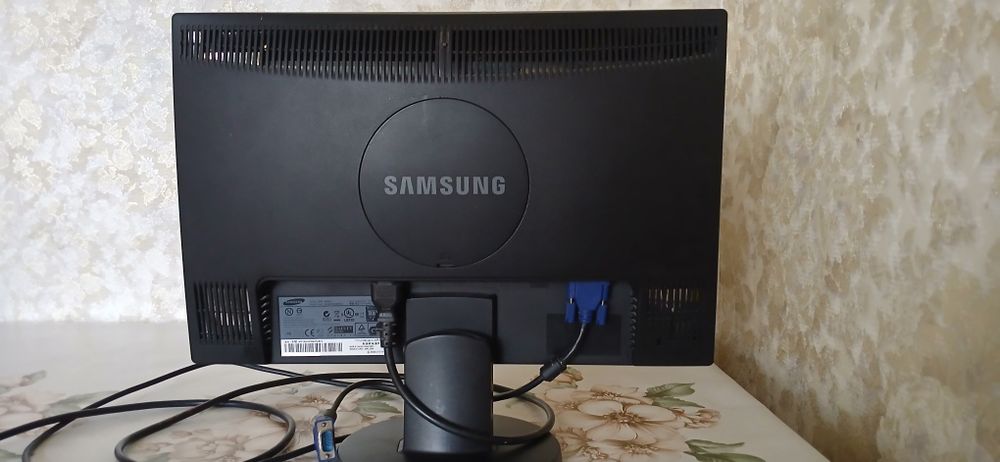 Монитор samsung 943NW