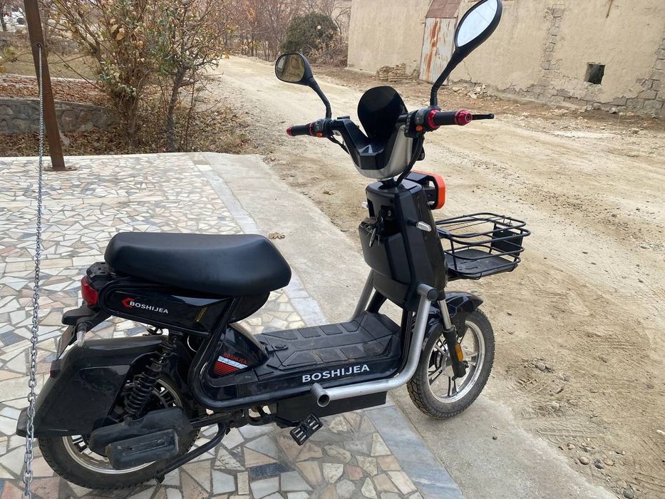 Скутер электронный сотилади