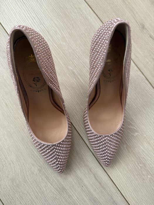 Туфли стразные новые 37 размер