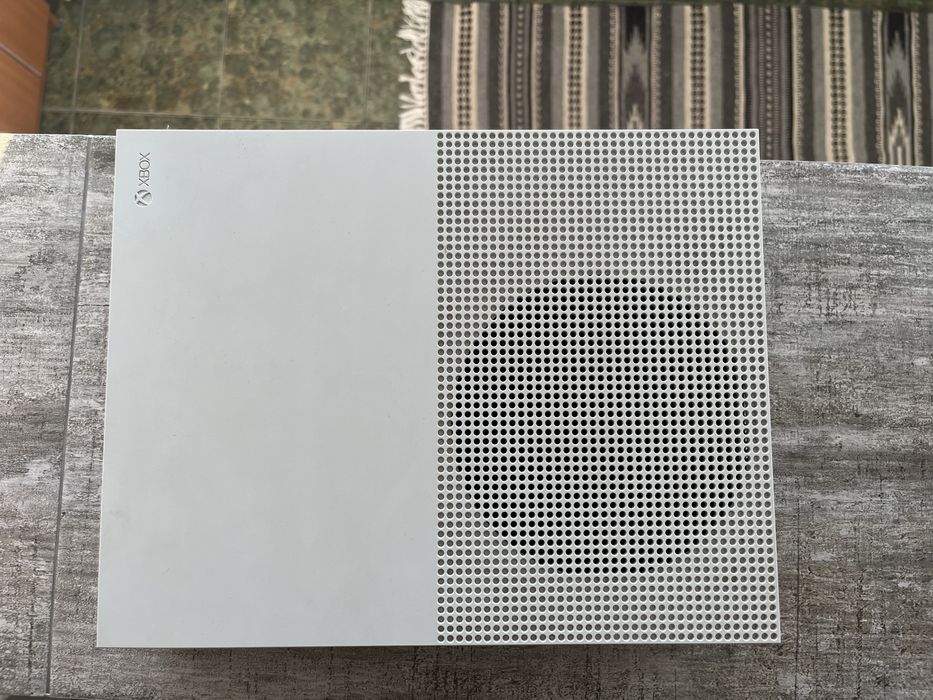 Xbox One S ( 500 GB) citiți descrierea!